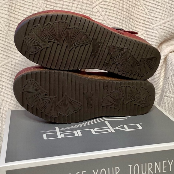 Dansko Mae Red Leather Mary Jane Clogs Comfort Shoes Adjustable Buckle Strap - Picture 12 of 14